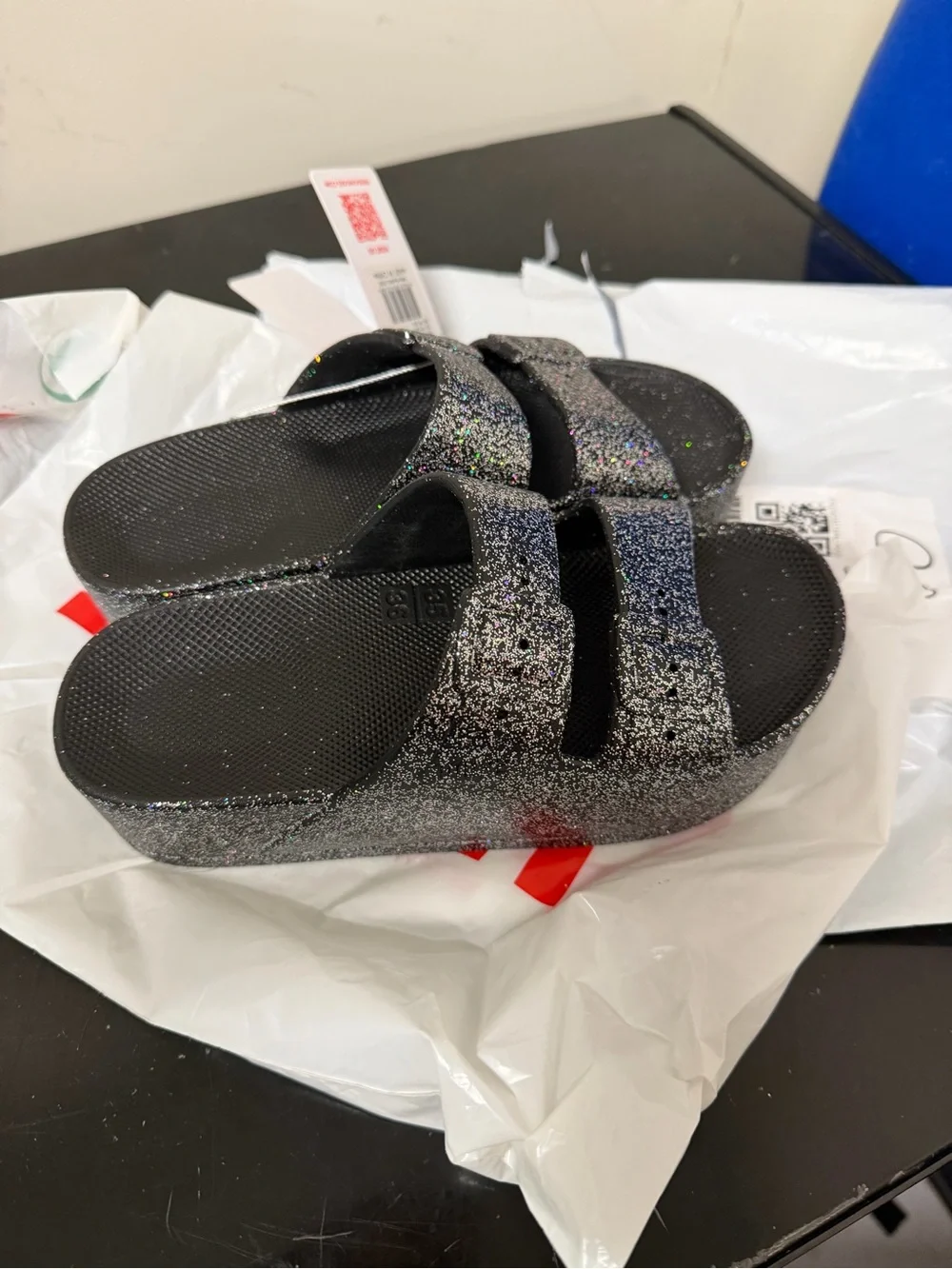 BNWT Freedom Moses black glitter platform slides